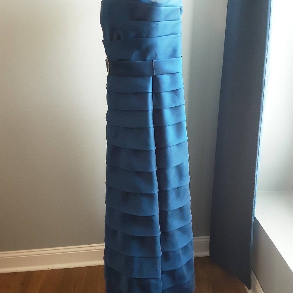 Evening Gown By Js Collections - image 4